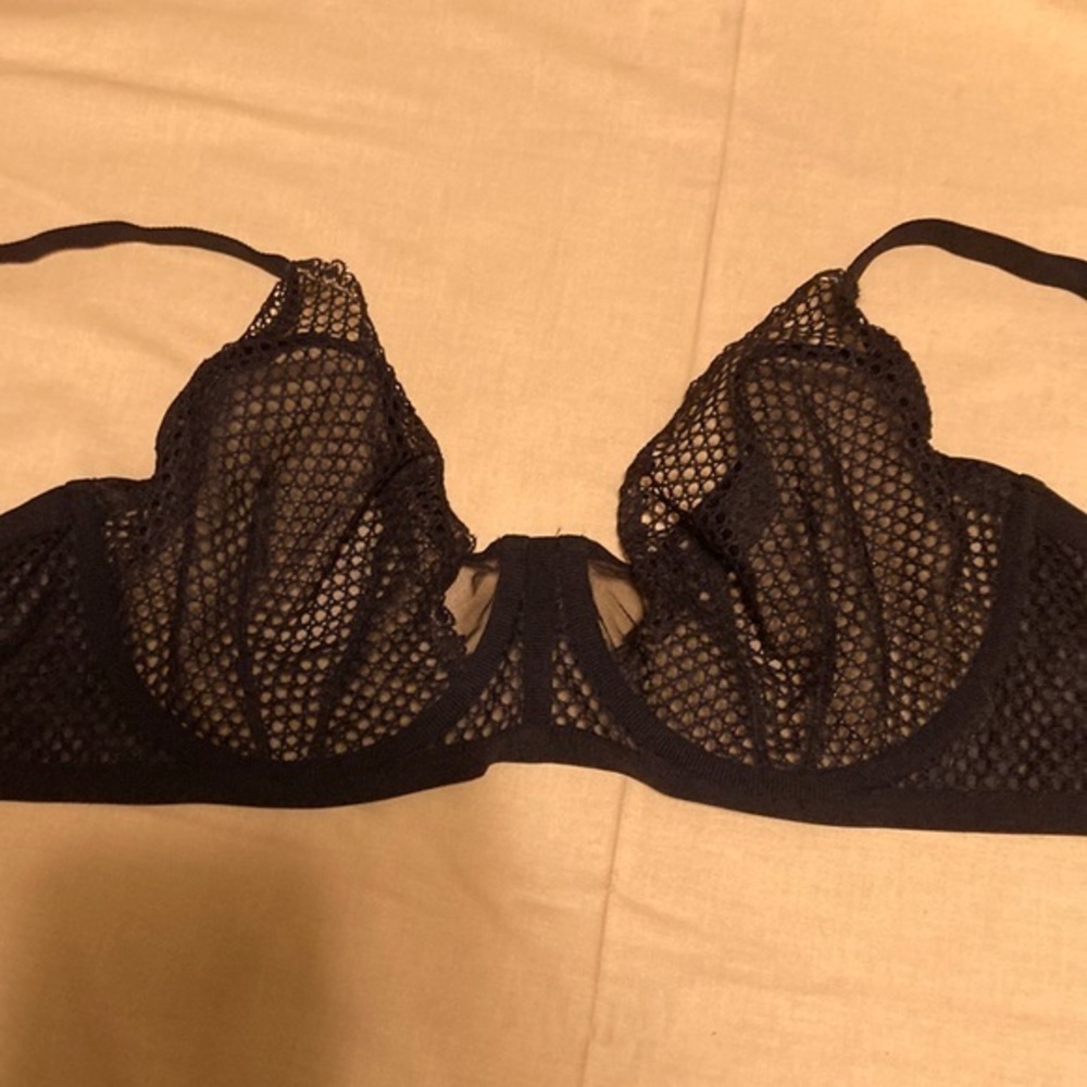 Victoria's Secret Black Fishnet Lace Push-Up Bra size 36Dd‎